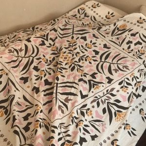 Urban Outfitters like tapestry. Huge!!